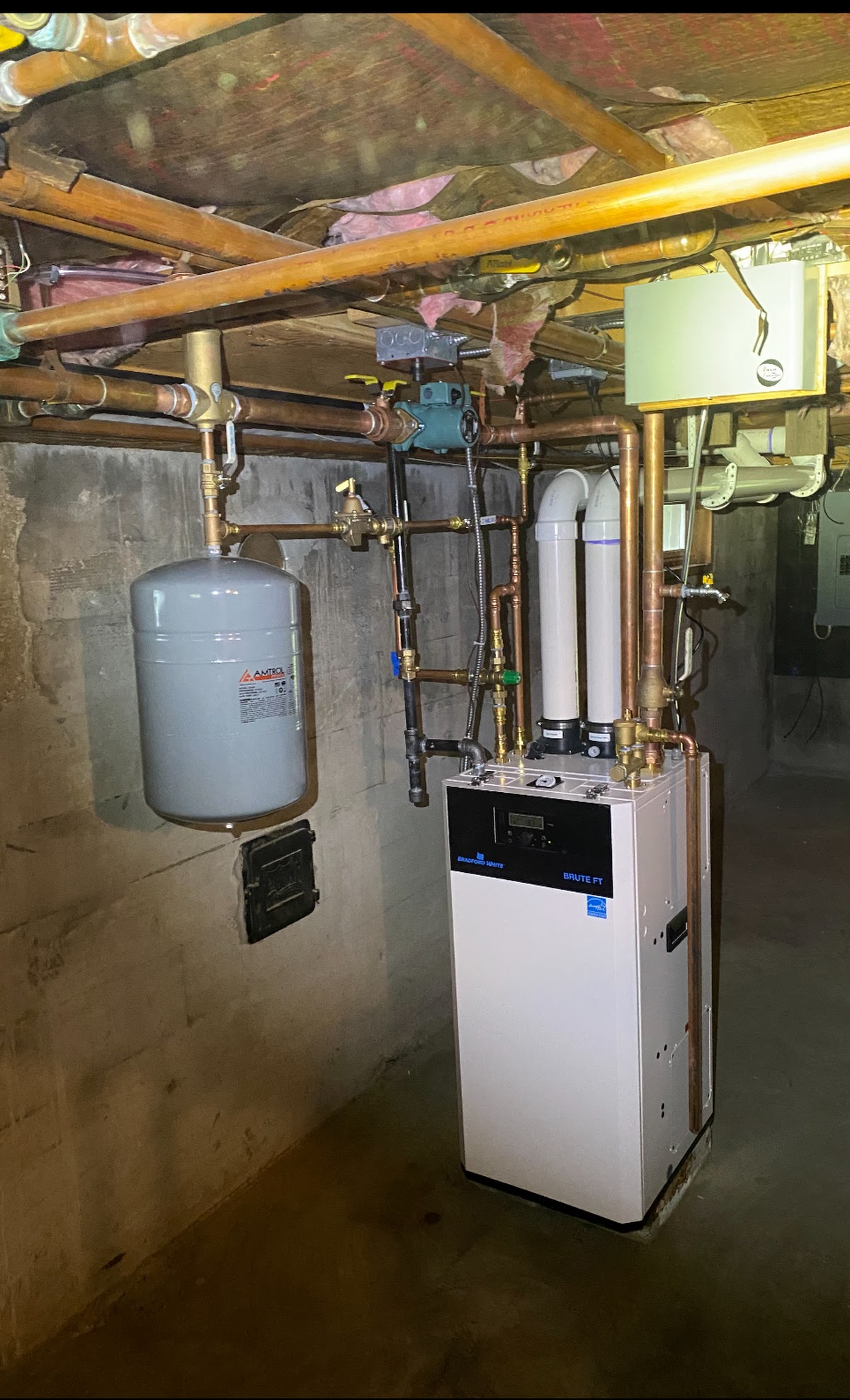 Wall-hung boiler with expansion tank and copper piping
